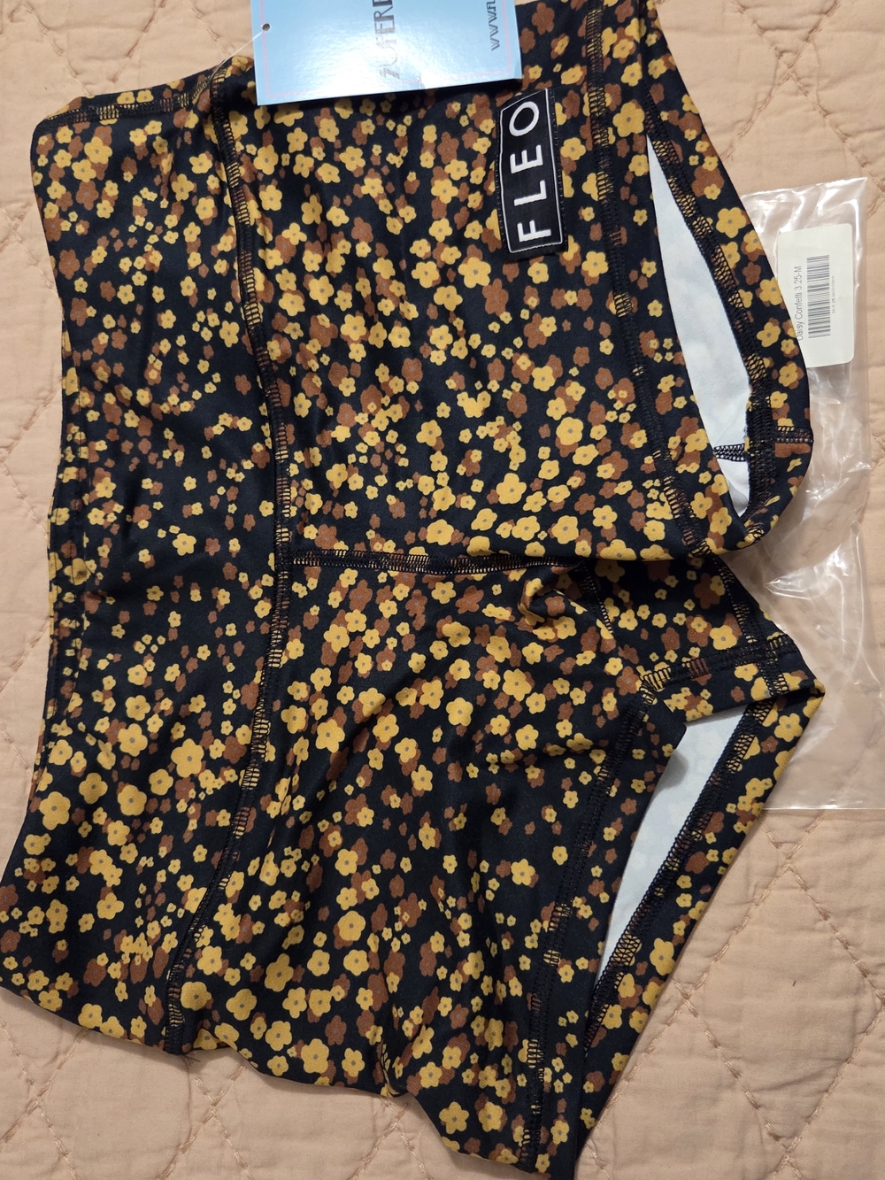 FLEO Black Floral Daisy Confetti